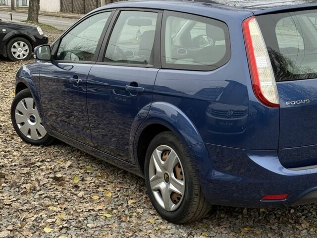 Синий Форд Фокус, объемом двигателя 1.6 л и пробегом 220 тыс. км за 5300 $, фото 3 на Automoto.ua