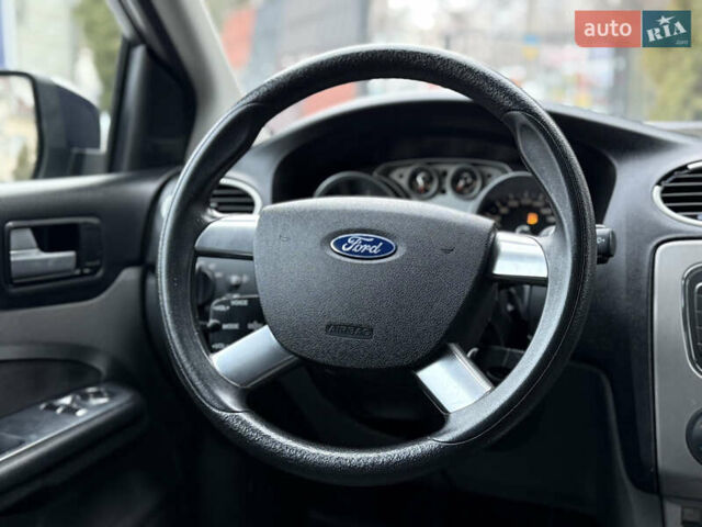 Синій Форд Фокус, об'ємом двигуна 1.6 л та пробігом 249 тис. км за 4900 $, фото 48 на Automoto.ua