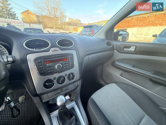 Синий Форд Фокус, объемом двигателя 1.6 л и пробегом 277 тыс. км за 5400 $, фото 12 на Automoto.ua