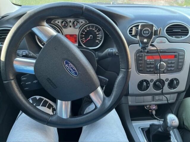 Синій Форд Фокус, об'ємом двигуна 1.6 л та пробігом 243 тис. км за 5600 $, фото 6 на Automoto.ua