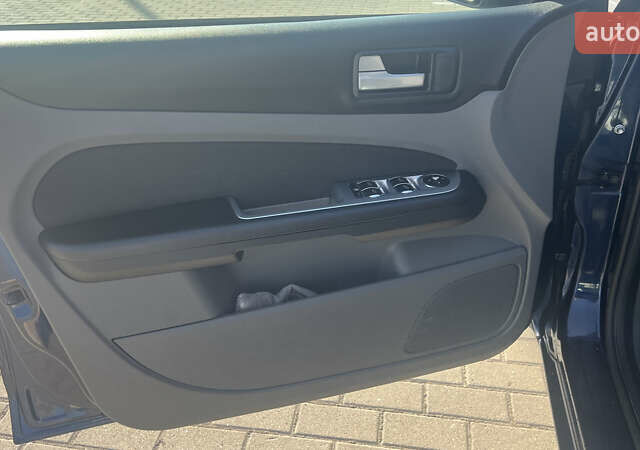 Синій Форд Фокус, об'ємом двигуна 1.8 л та пробігом 228 тис. км за 4800 $, фото 16 на Automoto.ua