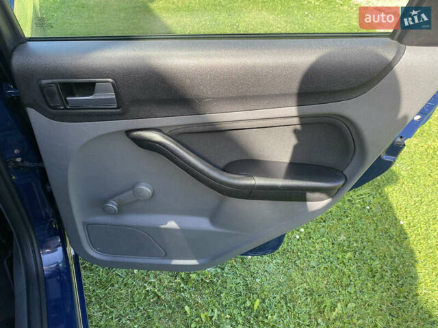 Синій Форд Фокус, об'ємом двигуна 1.6 л та пробігом 300 тис. км за 5600 $, фото 2 на Automoto.ua