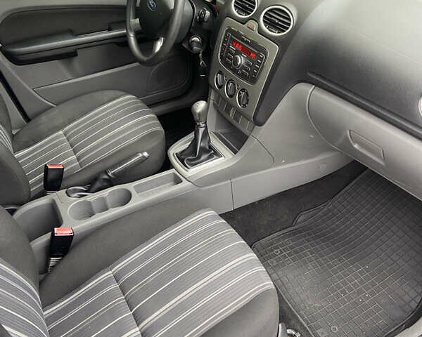 Синий Форд Фокус, объемом двигателя 1.6 л и пробегом 223 тыс. км за 6000 $, фото 13 на Automoto.ua