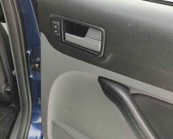 Синий Форд Фокус, объемом двигателя 1.8 л и пробегом 228 тыс. км за 6150 $, фото 18 на Automoto.ua