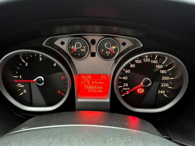 Синий Форд Фокус, объемом двигателя 1.6 л и пробегом 240 тыс. км за 6300 $, фото 5 на Automoto.ua