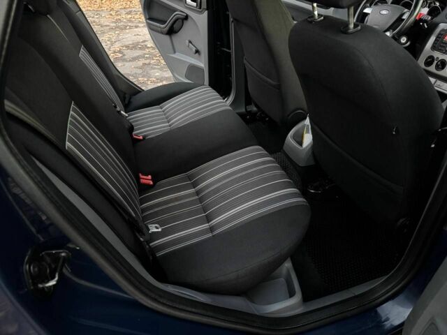 Синий Форд Фокус, объемом двигателя 1.6 л и пробегом 318 тыс. км за 5200 $, фото 11 на Automoto.ua