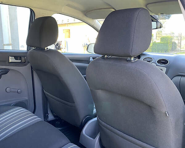 Синій Форд Фокус, об'ємом двигуна 1.6 л та пробігом 300 тис. км за 5600 $, фото 1 на Automoto.ua