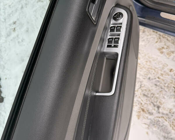 Синий Форд Фокус, объемом двигателя 1.6 л и пробегом 285 тыс. км за 5250 $, фото 21 на Automoto.ua