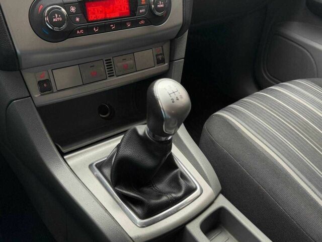 Синій Форд Фокус, об'ємом двигуна 0 л та пробігом 251 тис. км за 5490 $, фото 17 на Automoto.ua