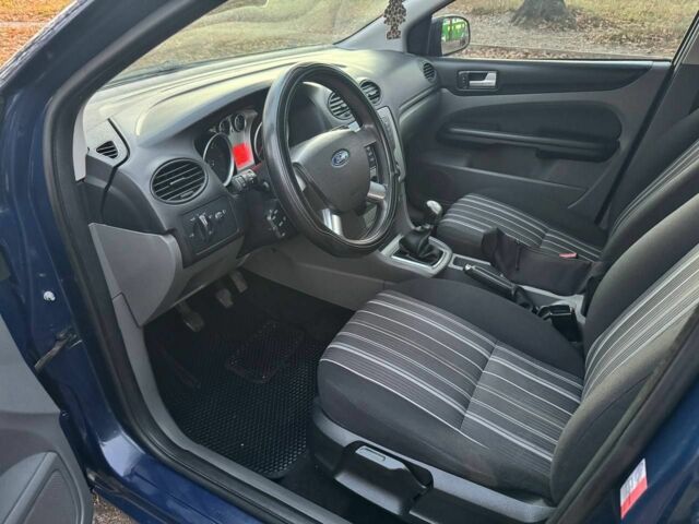 Синий Форд Фокус, объемом двигателя 1.6 л и пробегом 318 тыс. км за 5200 $, фото 8 на Automoto.ua