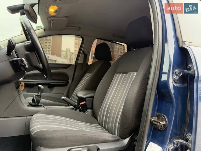 Синий Форд Фокус, объемом двигателя 1.56 л и пробегом 251 тыс. км за 5490 $, фото 8 на Automoto.ua