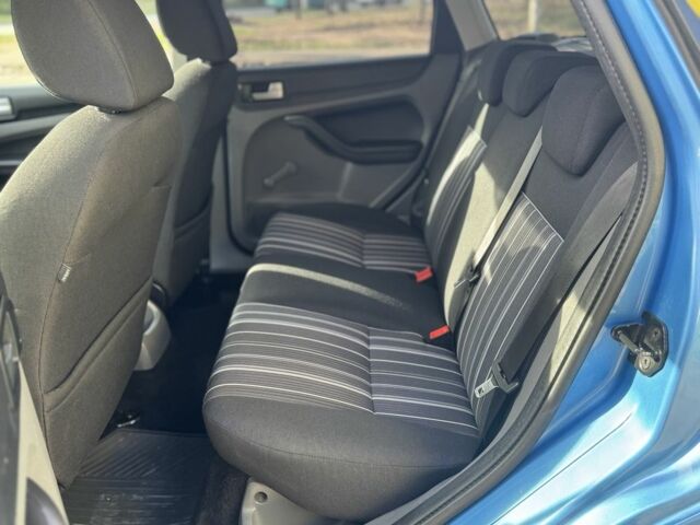 Синий Форд Фокус, объемом двигателя 1.6 л и пробегом 189 тыс. км за 6650 $, фото 13 на Automoto.ua