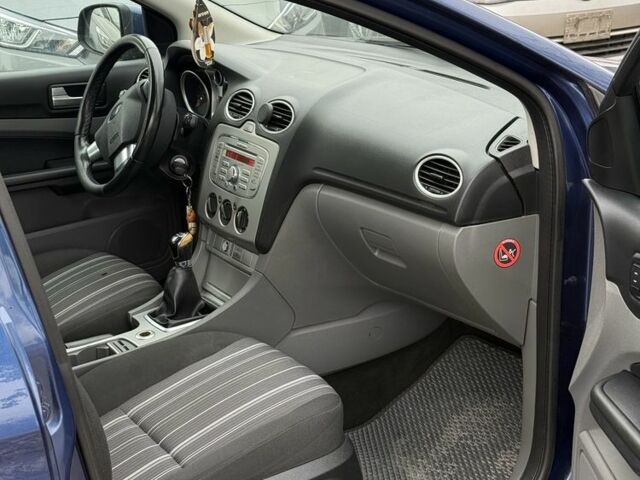 Синий Форд Фокус, объемом двигателя 1.6 л и пробегом 220 тыс. км за 5300 $, фото 4 на Automoto.ua