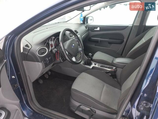 Синій Форд Фокус, об'ємом двигуна 1.8 л та пробігом 228 тис. км за 4600 $, фото 6 на Automoto.ua