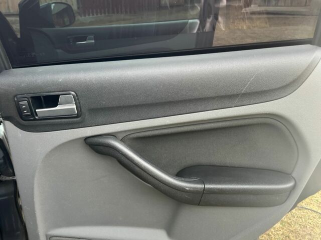 Синий Форд Фокус, объемом двигателя 1.6 л и пробегом 288 тыс. км за 5200 $, фото 4 на Automoto.ua