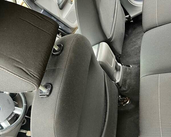 Синий Форд Фокус, объемом двигателя 1.6 л и пробегом 288 тыс. км за 5200 $, фото 2 на Automoto.ua