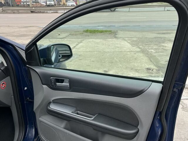 Синій Форд Фокус, об'ємом двигуна 1.8 л та пробігом 300 тис. км за 5100 $, фото 20 на Automoto.ua