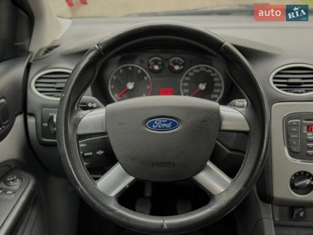 Синий Форд Фокус, объемом двигателя 1.6 л и пробегом 234 тыс. км за 5800 $, фото 13 на Automoto.ua