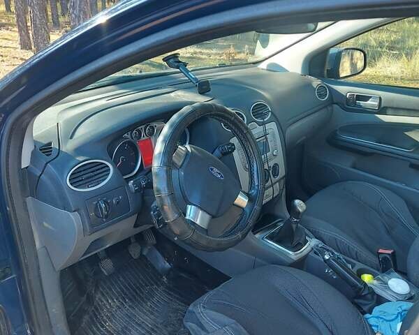 Синий Форд Фокус, объемом двигателя 1.6 л и пробегом 334 тыс. км за 5608 $, фото 8 на Automoto.ua