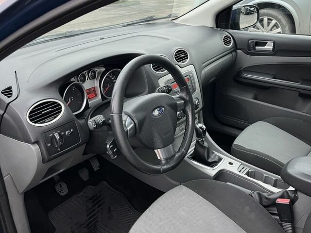 Синій Форд Фокус, об'ємом двигуна 1.8 л та пробігом 300 тис. км за 5100 $, фото 10 на Automoto.ua