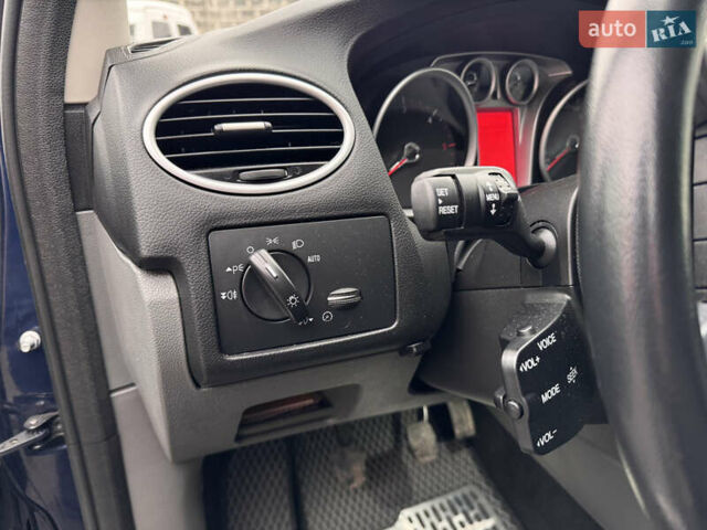 Синий Форд Фокус, объемом двигателя 1.6 л и пробегом 200 тыс. км за 7200 $, фото 13 на Automoto.ua