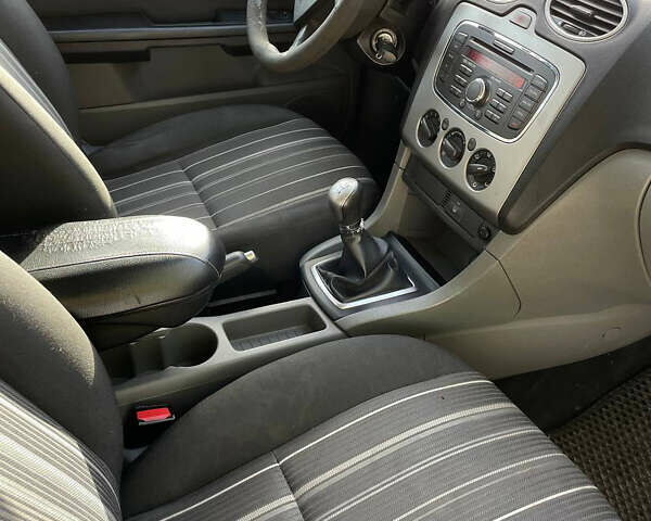 Синий Форд Фокус, объемом двигателя 1.56 л и пробегом 200 тыс. км за 3850 $, фото 15 на Automoto.ua