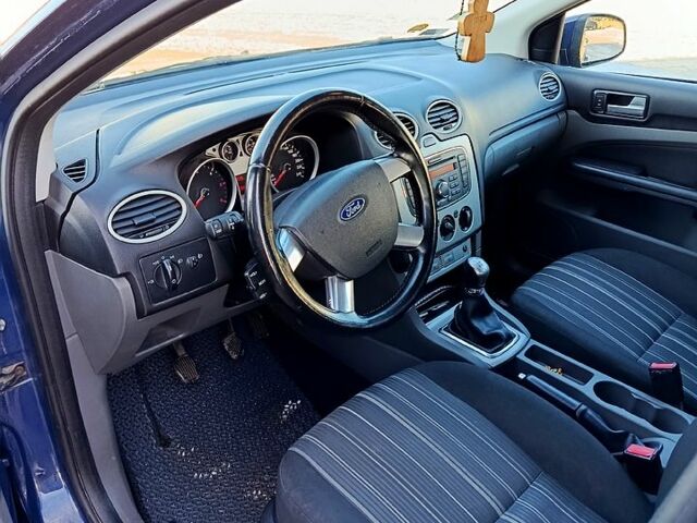 Синий Форд Фокус, объемом двигателя 1.6 л и пробегом 270 тыс. км за 4900 $, фото 3 на Automoto.ua