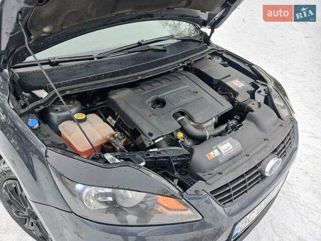 Синій Форд Фокус, об'ємом двигуна 1.6 л та пробігом 225 тис. км за 6000 $, фото 5 на Automoto.ua