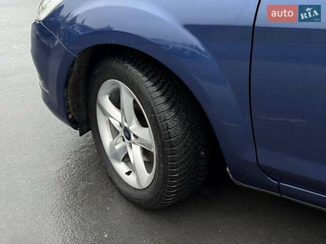 Синий Форд Фокус, объемом двигателя 1.6 л и пробегом 150 тыс. км за 6250 $, фото 1 на Automoto.ua