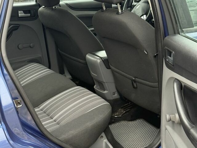 Синий Форд Фокус, объемом двигателя 1.6 л и пробегом 220 тыс. км за 5300 $, фото 5 на Automoto.ua