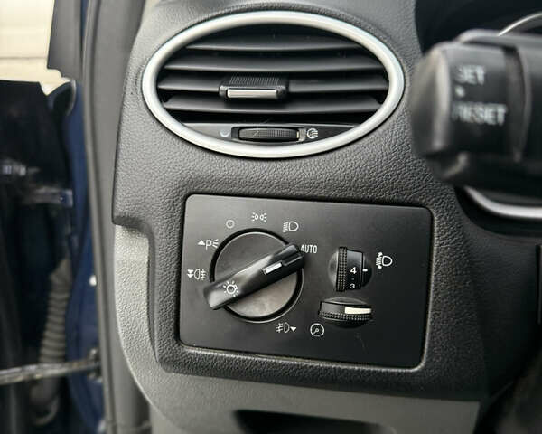 Синий Форд Фокус, объемом двигателя 1.6 л и пробегом 285 тыс. км за 5250 $, фото 23 на Automoto.ua