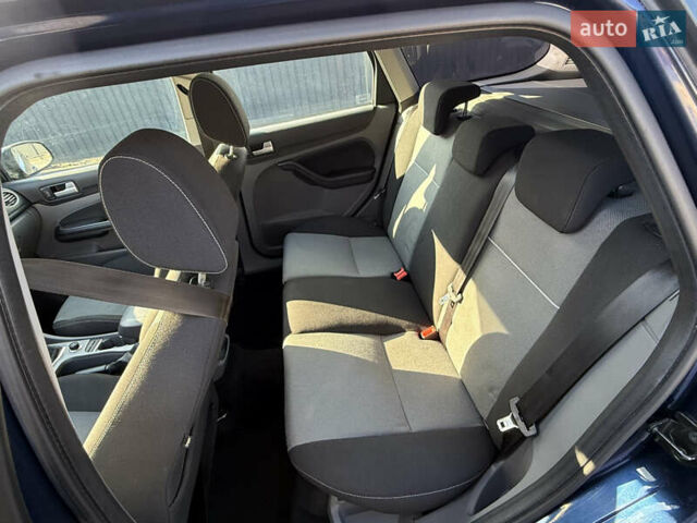 Синій Форд Фокус, об'ємом двигуна 1.8 л та пробігом 228 тис. км за 5950 $, фото 4 на Automoto.ua