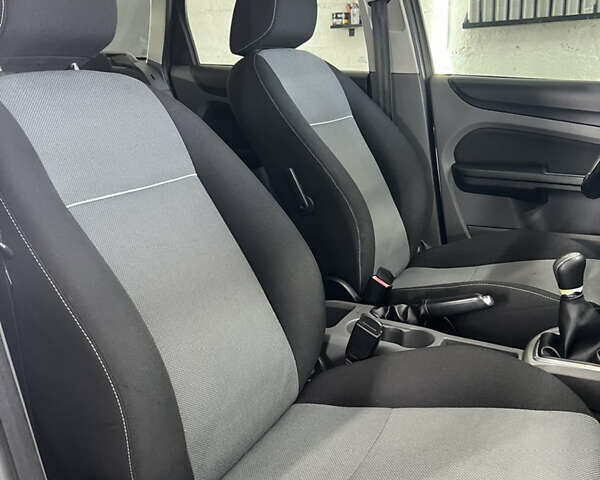 Синій Форд Фокус, об'ємом двигуна 1.56 л та пробігом 302 тис. км за 5300 $, фото 7 на Automoto.ua