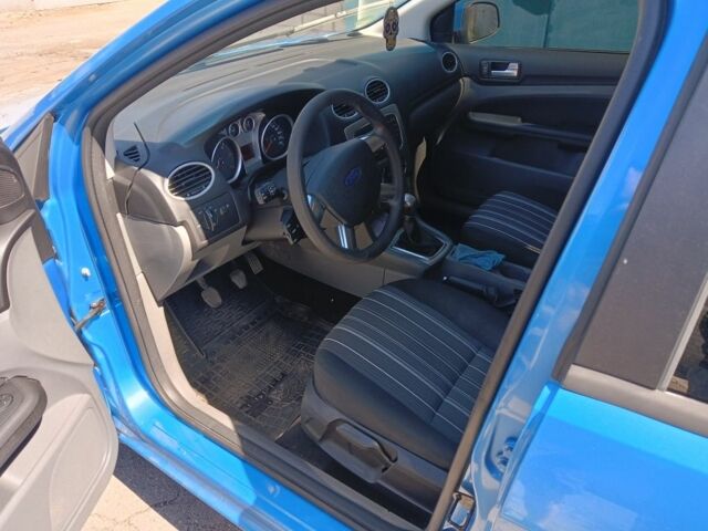 Синій Форд Фокус, об'ємом двигуна 0 л та пробігом 220 тис. км за 5800 $, фото 3 на Automoto.ua