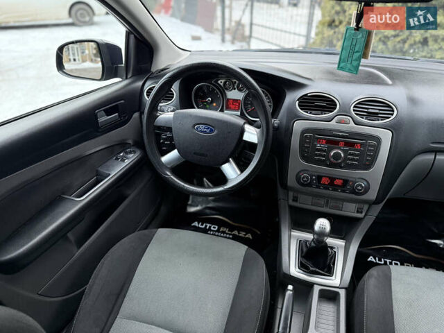Синій Форд Фокус, об'ємом двигуна 1.6 л та пробігом 249 тис. км за 4900 $, фото 50 на Automoto.ua