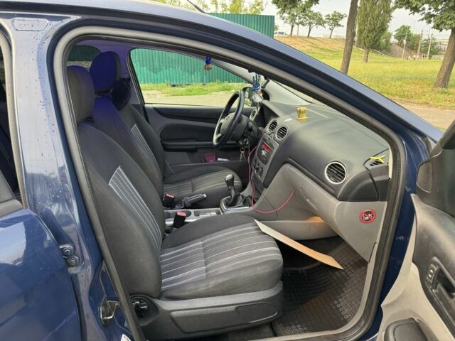 Синий Форд Фокус, объемом двигателя 1.8 л и пробегом 373 тыс. км за 1800 $, фото 7 на Automoto.ua