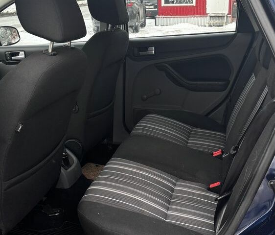 Синій Форд Фокус, об'ємом двигуна 1.6 л та пробігом 278 тис. км за 6117 $, фото 4 на Automoto.ua