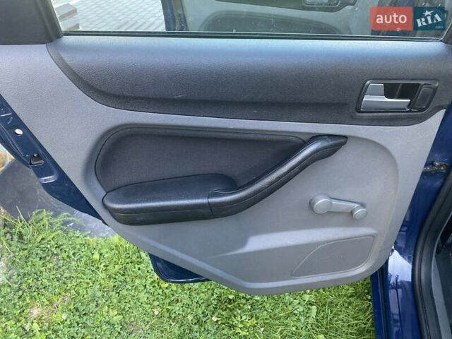 Синій Форд Фокус, об'ємом двигуна 1.6 л та пробігом 300 тис. км за 5600 $, фото 14 на Automoto.ua