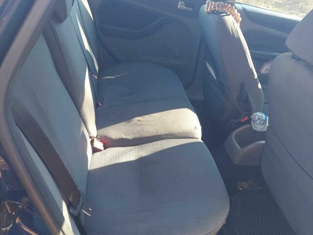 Синий Форд Фокус, объемом двигателя 1.6 л и пробегом 334 тыс. км за 5600 $, фото 3 на Automoto.ua