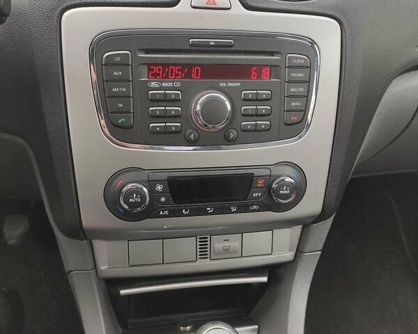 Синий Форд Фокус, объемом двигателя 1.8 л и пробегом 228 тыс. км за 6150 $, фото 10 на Automoto.ua