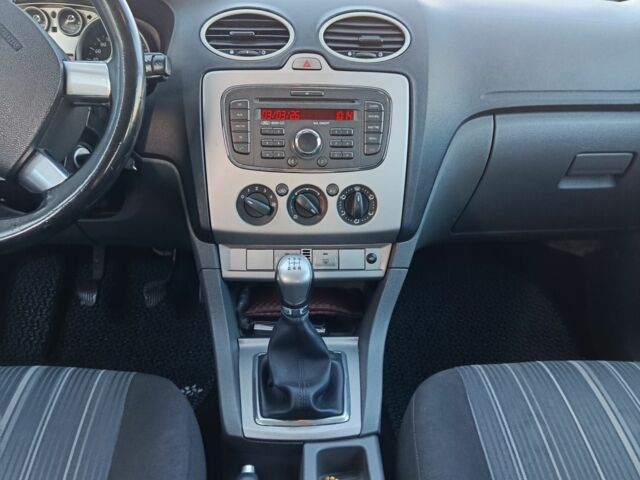 Синій Форд Фокус, об'ємом двигуна 1.6 л та пробігом 270 тис. км за 5300 $, фото 7 на Automoto.ua