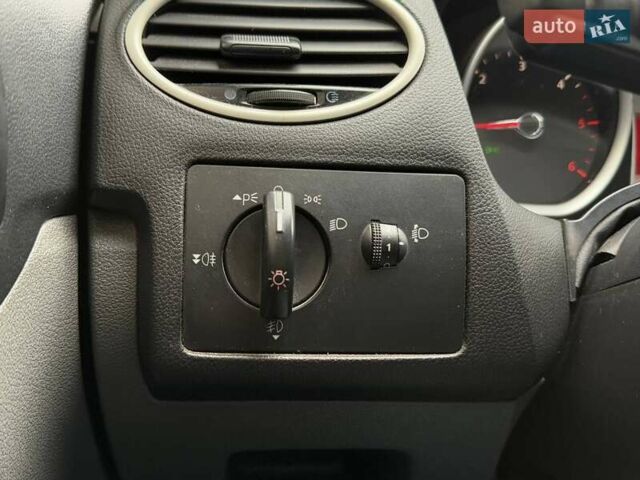 Синий Форд Фокус, объемом двигателя 1.56 л и пробегом 251 тыс. км за 5490 $, фото 16 на Automoto.ua