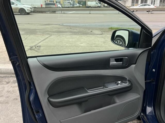 Синій Форд Фокус, об'ємом двигуна 1.8 л та пробігом 300 тис. км за 5100 $, фото 18 на Automoto.ua