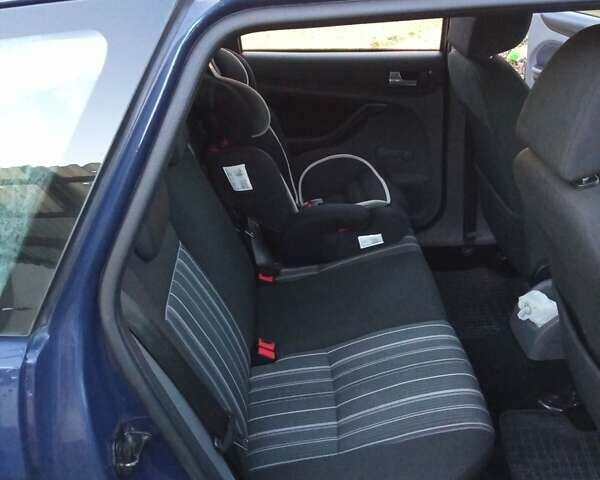 Синій Форд Фокус, об'ємом двигуна 1.6 л та пробігом 265 тис. км за 5900 $, фото 13 на Automoto.ua