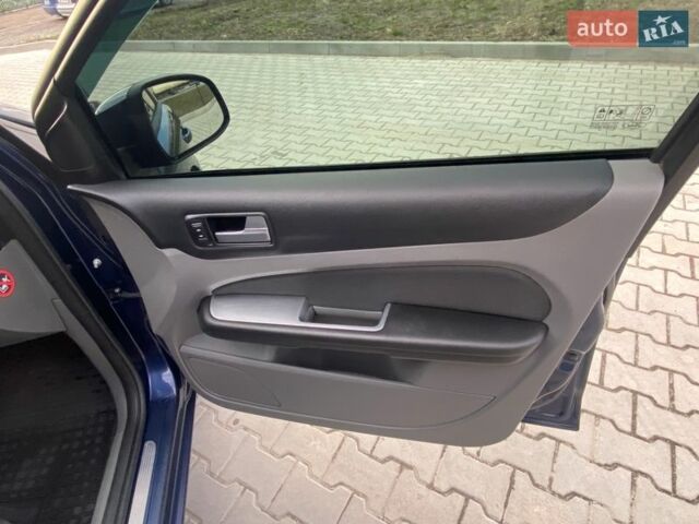 Синий Форд Фокус, объемом двигателя 2 л и пробегом 285 тыс. км за 5300 $, фото 42 на Automoto.ua