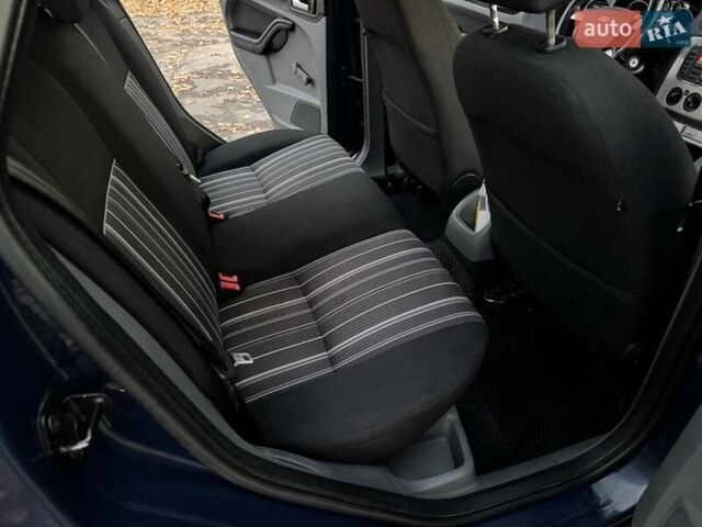 Синій Форд Фокус, об'ємом двигуна 1.6 л та пробігом 318 тис. км за 5200 $, фото 16 на Automoto.ua