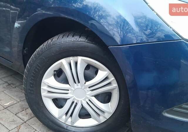 Синій Форд Фокус, об'ємом двигуна 1.6 л та пробігом 216 тис. км за 5450 $, фото 4 на Automoto.ua