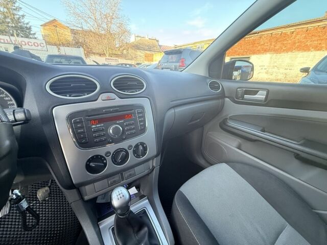 Синий Форд Фокус, объемом двигателя 1.6 л и пробегом 277 тыс. км за 5400 $, фото 6 на Automoto.ua