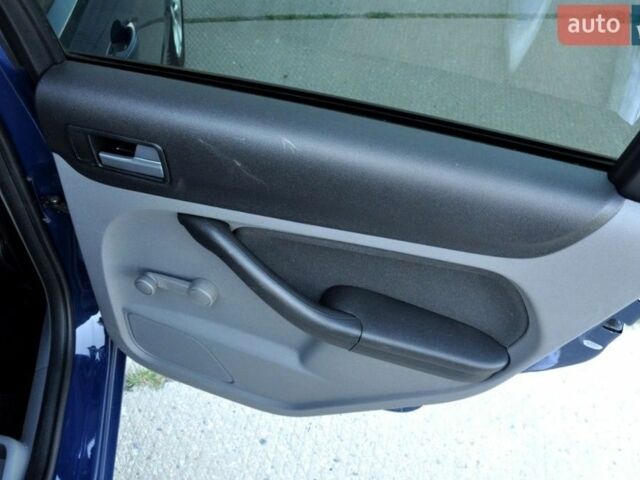 Синий Форд Фокус, объемом двигателя 1.6 л и пробегом 188 тыс. км за 5700 $, фото 17 на Automoto.ua