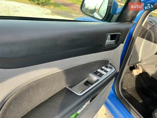 Синій Форд Фокус, об'ємом двигуна 2 л та пробігом 309 тис. км за 6800 $, фото 14 на Automoto.ua